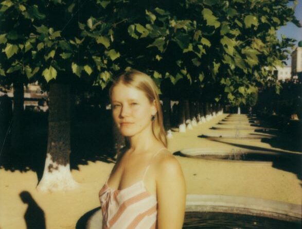 Alice Phoebe Lou by Caroline Bertolini __ @carreau.ligne