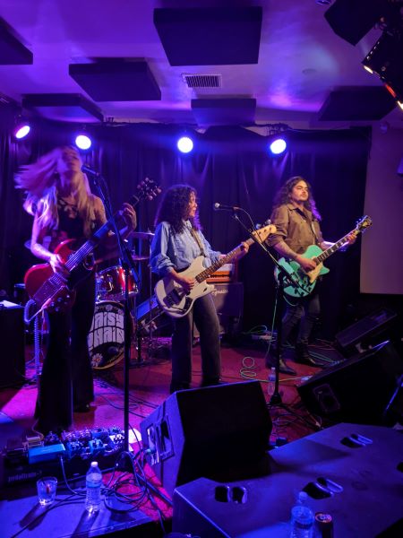 Daisychain by Alex Teitz